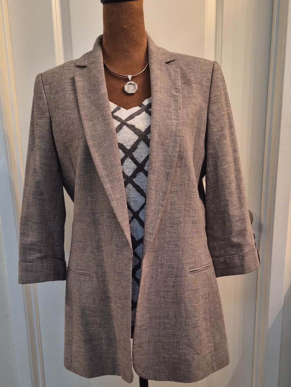Calvin Klein Taupe Open-Front Blazer.Size 6.